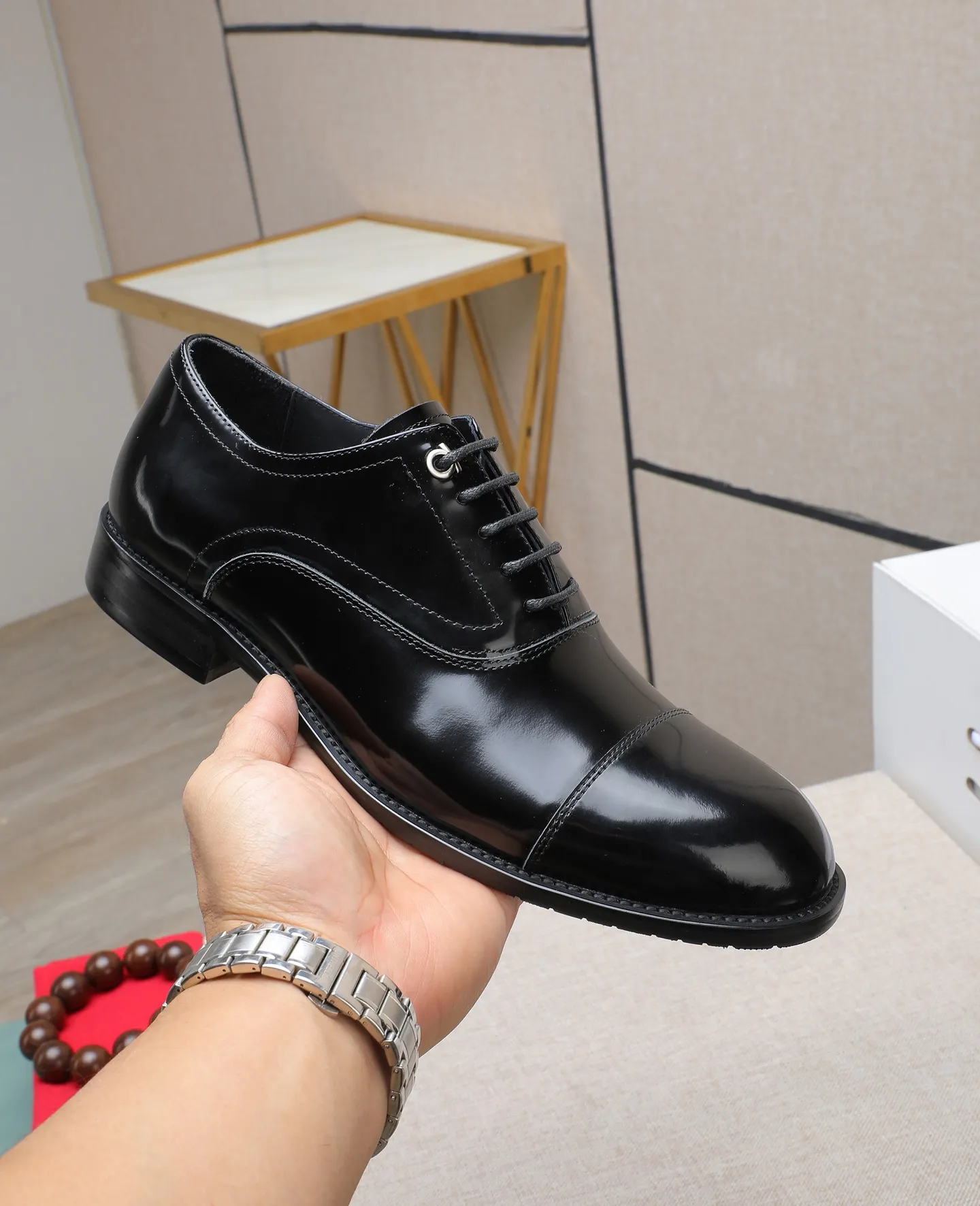 Men's shoes 💰540📛📛 (water-dyed cow lining) Salvatore Ferragamo high-end (Salvatore Ferragamo) is the world's top luxury footwear brand, coming from the fashion kingdom of Italy. It is famous all over the world for its traditional handmade design and novel styles... 🚶🏻🚶🏻New suit shoes are available simultaneously at the counter. This model is made of pure handmade imported Italian calfskin ➕soft water-dyed cowhide lining Original authentic outsole🌀🌀Size: 38➖44 (45 46 customized)